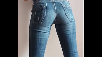 Моя возбужденная задница в джинсах, леггинсах и голая. Малая двойка