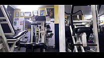 Die MILF-Göttin trainiert im Fitnessstudio und zeigt den Streifen ihres Arsches