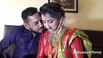 Chica india recién casada Sudipa Luna de miel dura Primera noche de sexo y creampie - Hindi Audio