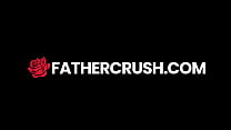 FatherCrush - Juega seguro, haz anal, hijastra - Emma Hix