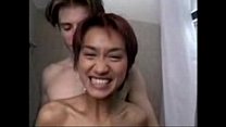 Un coño asiático de pelo corto follado por su novio