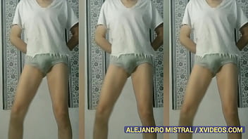 Vídeo fetiche en trusa verde Alejandro Mistral