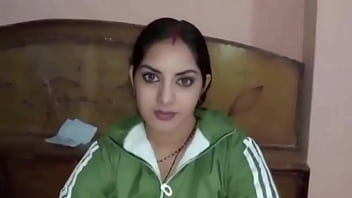 Lalita bhabhi chica caliente fue follada por su suegro detrás de su marido