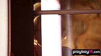 Платиновая блондинка-дива Карисса Уайт снимает свое модное черное белье