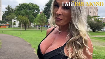 セクシーな熟女が公園で巨根を追いかけました - fabidrumond.com.br