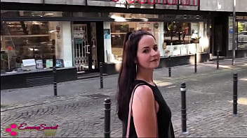 Too bold! Convinced to FUCK in the middle of the city! Emma Secret