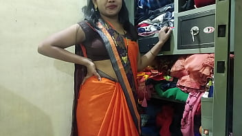 Le quitó el sari a la criada y la folló (audio hindi)