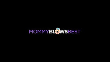 MommyBlowsBest - Minha nova madrasta loira gostosa e peituda me chupou