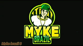 Myke Brazil Carnival avec Fabinho Costa et Millena Gomes, elle adore le sexe anal et demande du lait dans sa bouche, voir l'histoire complète sur Sheer
