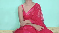 赤いインドの伝統的なドレスのサリーファッククンニ
