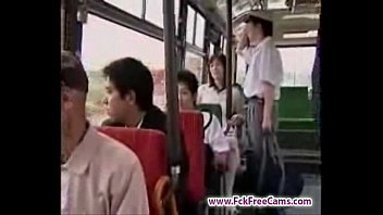 Masturbación en el bus - FckFreeCams.com