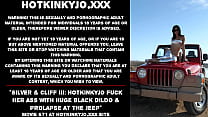 Silver & Cliff III: Hotkinkyjo se folla el culo con un enorme consolador negro y prolapso en el jeep