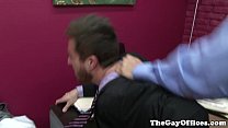 Bryce Star se folla a su jefe en la oficina