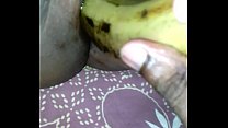 Tamil, niña, juego, con, banana